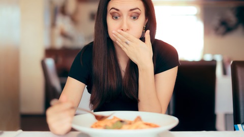 Intoxicação alimentar fora de casa: como reclamar